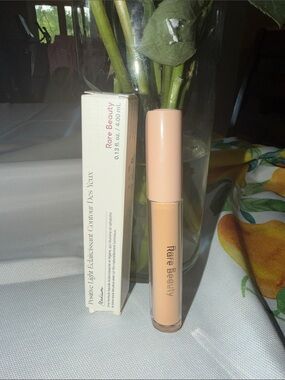 Rare Beauty Radiant Liquid Concealer - Medium Full Size new in Box